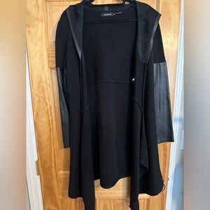 BLANKYNYC WOMENS FAUX LEATHER ASYMMETRICAL DRAPED SWEATER JACKET